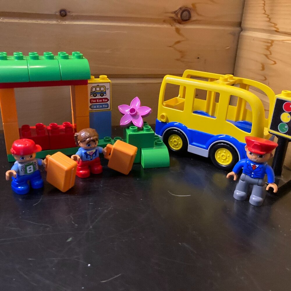 Preowned LEGO DUPLO 10528 School Bus – Complete